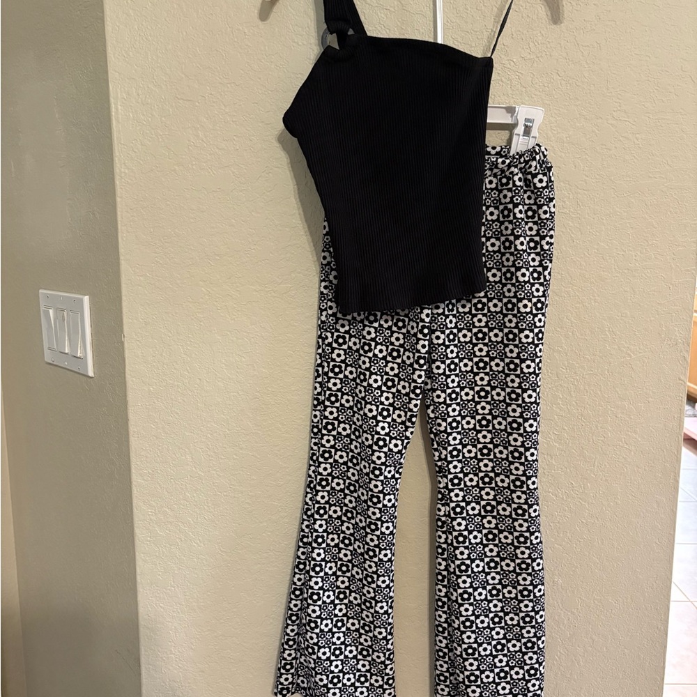 Cute black and white girls outfit size 7